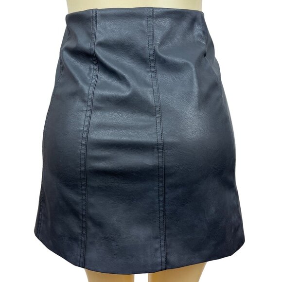 DIVIDED Women 's Black Faux Leather Zip Up Mini Skirt Sz 2 - Picture 4 of 9